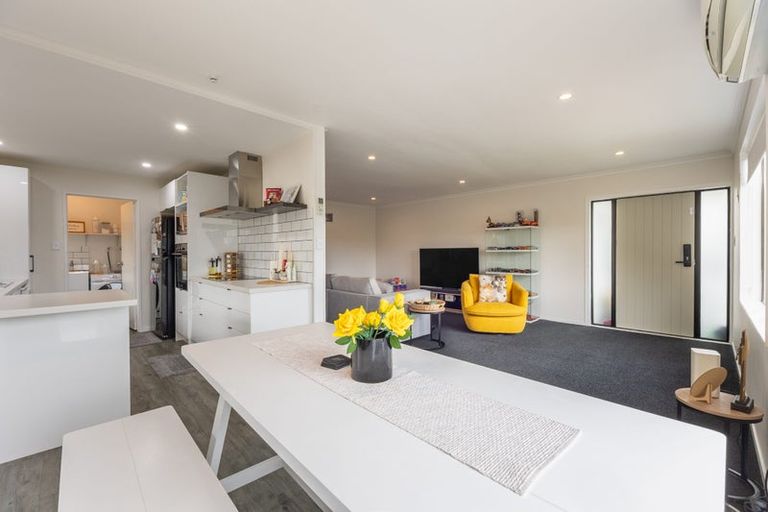 Photo of property in 34a Rewarewa Crescent, Waikanae, 5036