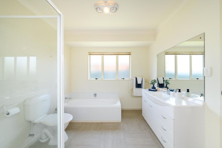 Photo of property in 17 Brookside Close, Highbury, Palmerston North, 4412