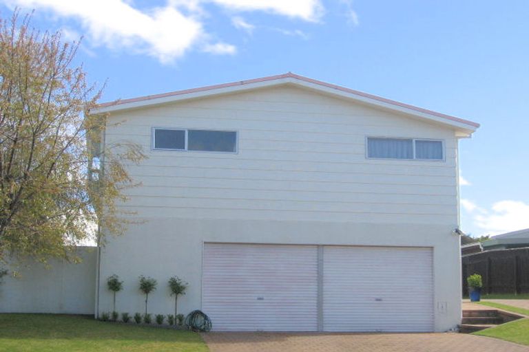Photo of property in 17 Gladstone Grove, Richmond Heights, Taupo, 3330
