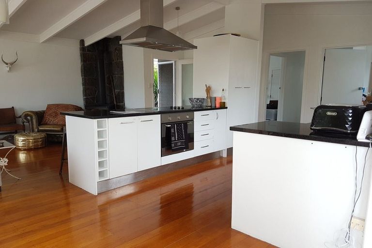 Photo of property in 13 Merchant Avenue, Te Atatu South, Auckland, 0610