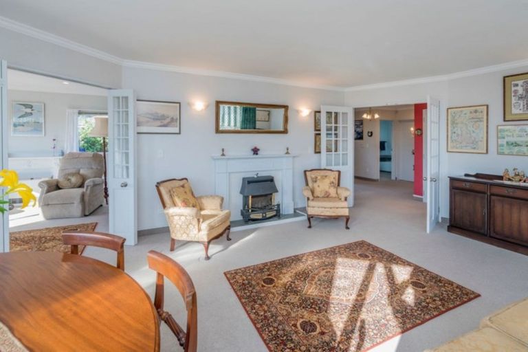 Photo of property in 6 Cranbrook Grove, Waikanae, 5036