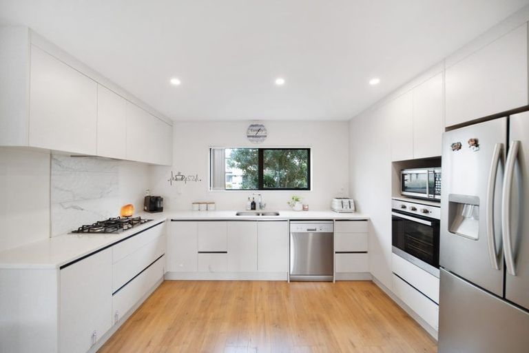 Photo of property in 6 Nga Waka Place, Mangere, Auckland, 2022