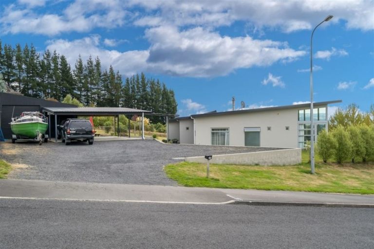 Photo of property in 17 Fairmile Drive, Kinmont Park, Mosgiel, 9024