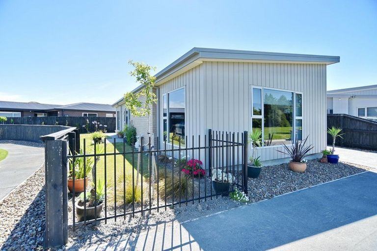 Photo of property in 1 Glenbarr Lane, Broomfield, Christchurch, 8042