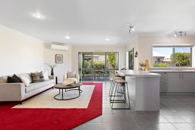 Photo of property in 21 Madison Street, Cambridge, 3434