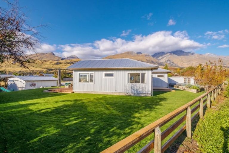 Photo of property in 10 Birchdale Place, Glenorchy, 9372