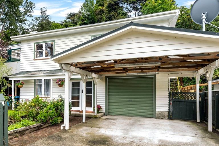Photo of property in 18 Pinehaven Road, Pinehaven, Upper Hutt, 5019