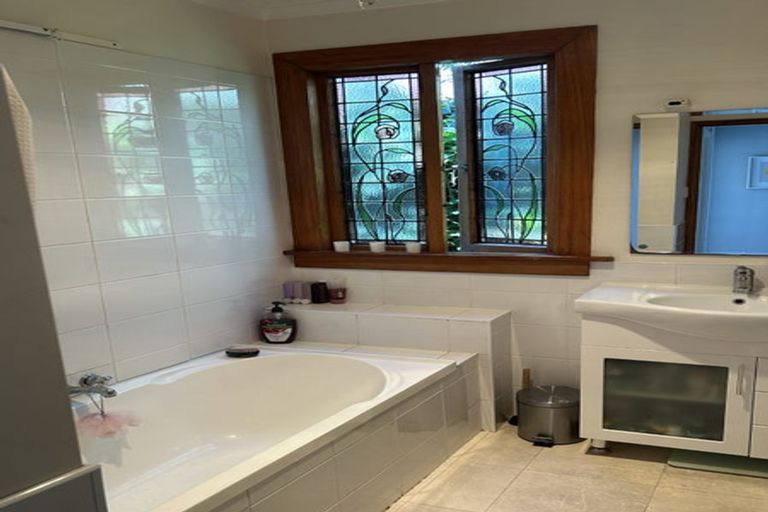 Photo of property in 10 Garfield Street, Brooklyn, Wellington, 6021