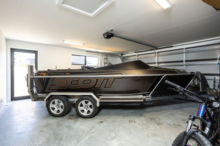 Photo of property in 35 Muster Road, Jacks Point, 9371