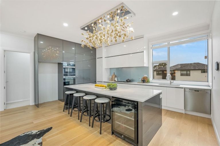 Photo of property in 11 Gulf Crest, Bucklands Beach, Auckland, 2012