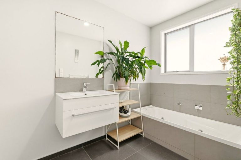 Photo of property in 11 Coutts Street, Papamoa Beach, Papamoa, 3118