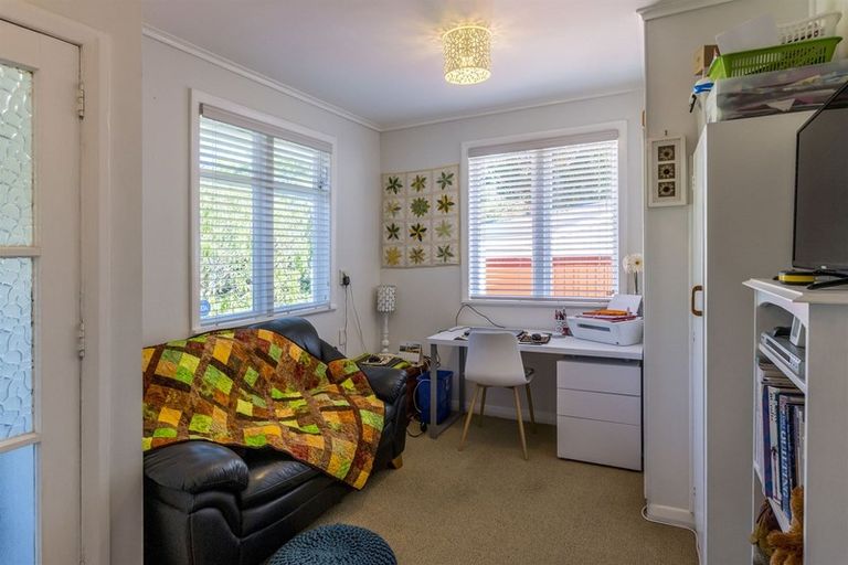 Photo of property in 10 Kohekohe Road, Waikanae, 5036