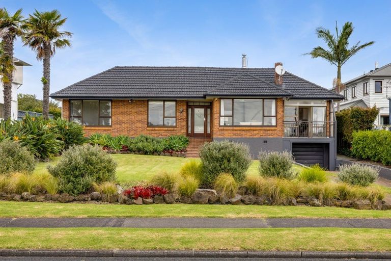 Photo of property in 65 Kiwi Esplanade, Mangere Bridge, Auckland, 2022