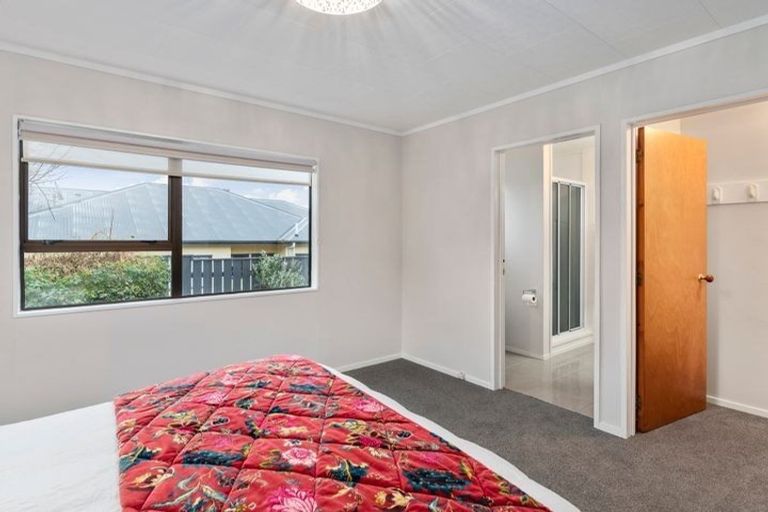 Photo of property in 4 Gates Road, Waikanae Beach, Waikanae, 5036