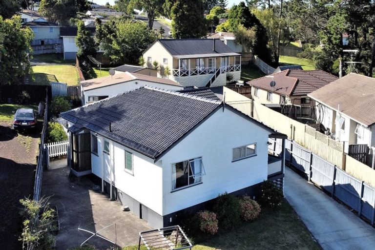 Photo of property in 37 Claverdon Drive, Massey, Auckland, 0614
