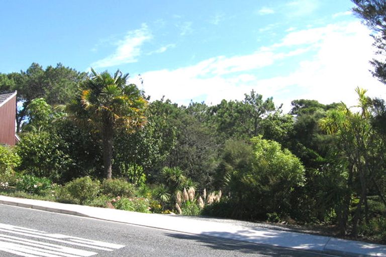 Photo of property in 1 Saddleback Rise, Murrays Bay, Auckland, 0630