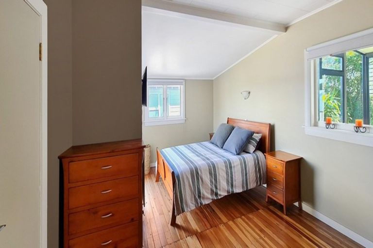 Photo of property in 1933 Parewanui Road, Parewanui, Bulls, 4894