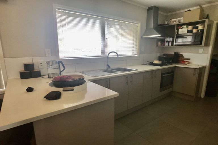 Photo of property in 2/12 Grove Road, Papakura, 2110