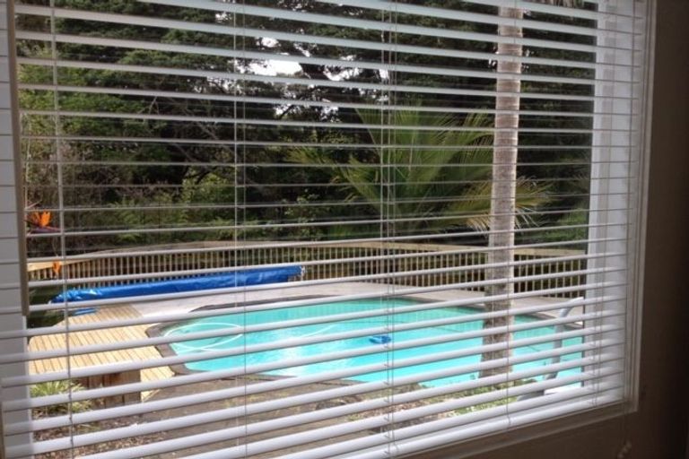 Photo of property in 17 Howard Road, Northcote, Auckland, 0627