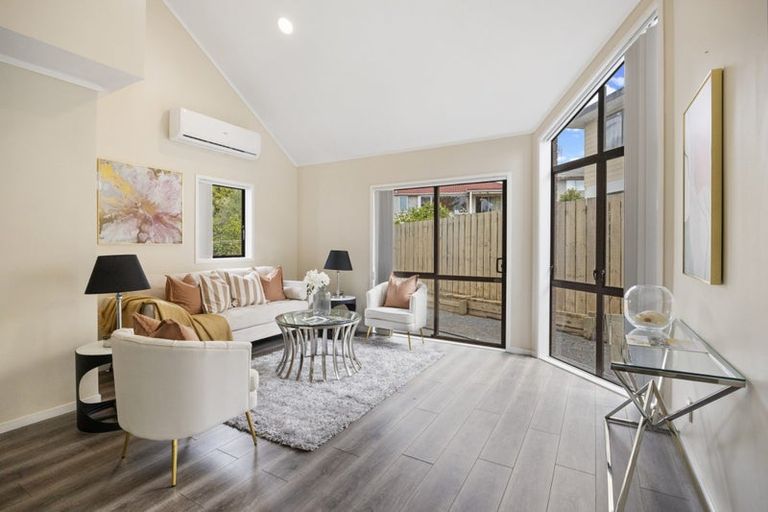 Photo of property in 2/179 Wiseley Road, West Harbour, Auckland, 0618