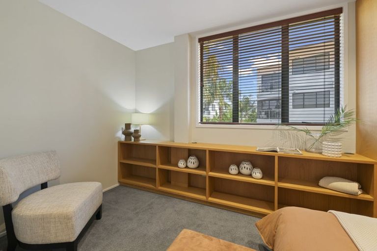 Photo of property in 4/5d The Promenade, Takapuna, Auckland, 0622