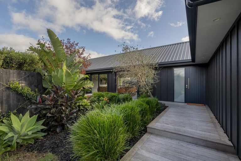 Photo of property in 11 Voyager Place, Cooks Beach, Whitianga, 3591