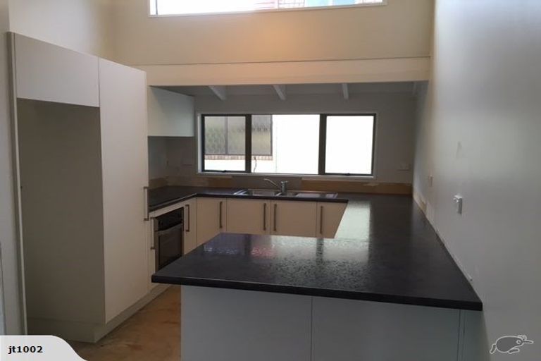 Photo of property in 2/28 Walter Street, Hauraki, Auckland, 0622