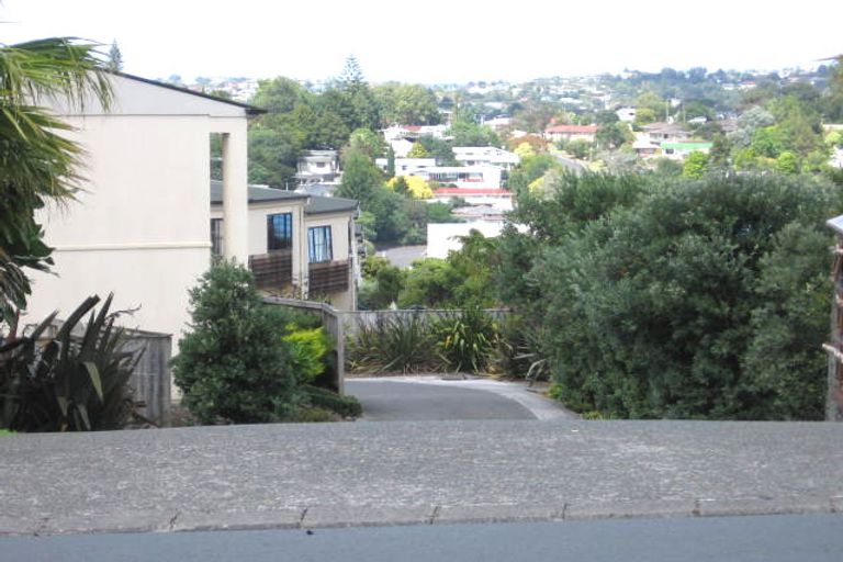 Photo of property in 2/65 Target Road, Totara Vale, Auckland, 0629