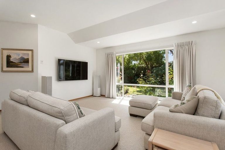 Photo of property in 2/32a Bryndwr Road, Fendalton, Christchurch, 8052