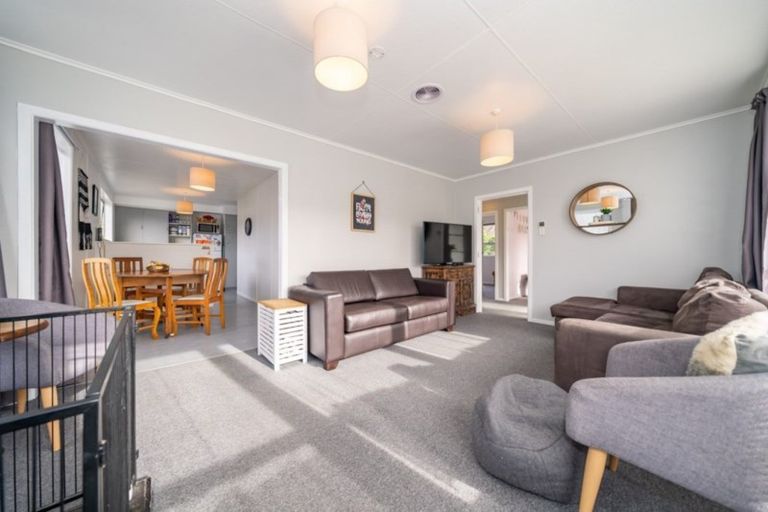 Photo of property in 51 Blueberry Grove, Timberlea, Upper Hutt, 5018