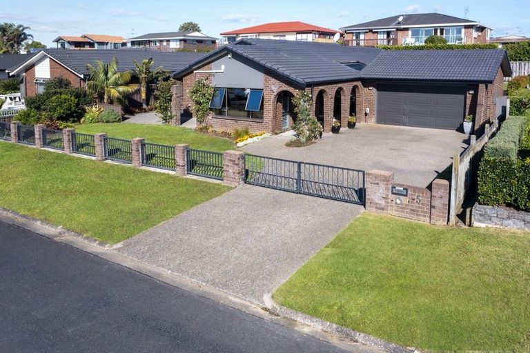Photo of property in 5 Falstaff Place, Half Moon Bay, Auckland, 2012