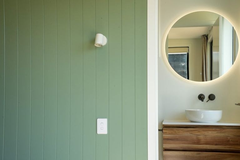 Photo of property in 45 Shelduck Road, Jacks Point, 9371