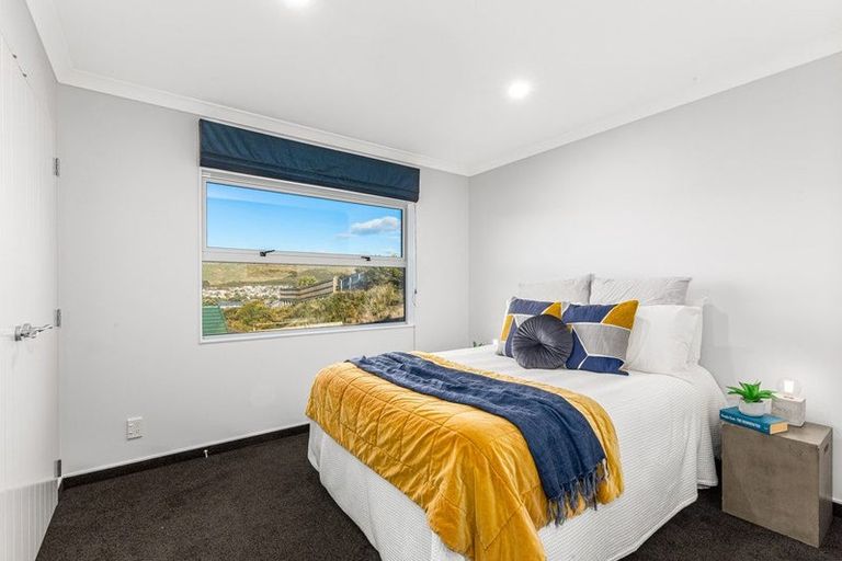 Photo of property in 38 Tongariro Drive, Aotea, Porirua, 5024