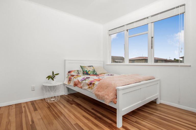 Photo of property in 11 Windrush Close, Mangere, Auckland, 2022