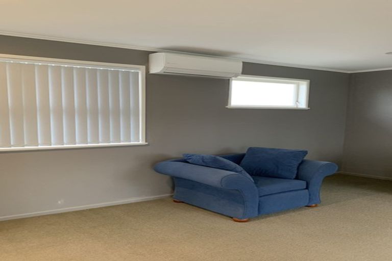 Photo of property in 1/13 Blanes Road, Weymouth, Auckland, 2103