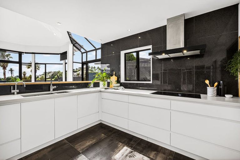 Photo of property in 44 William Bayes Place, Red Beach, 0932