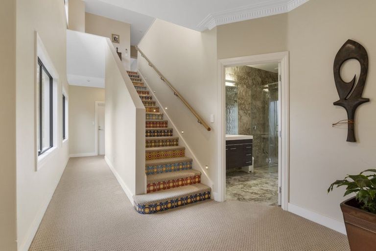 Photo of property in 12 Veale Road, Frankleigh Park, New Plymouth, 4310