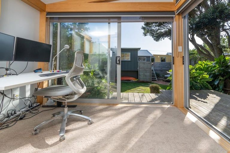 Photo of property in 121 The Parade, Paekakariki, 5034