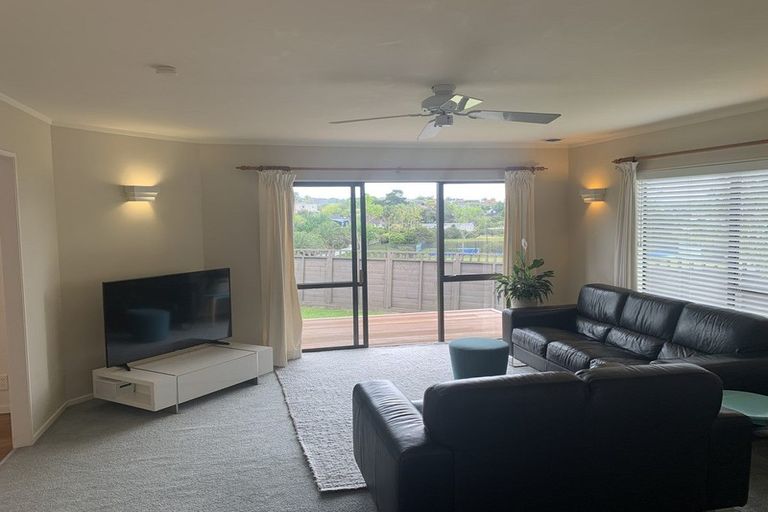 Photo of property in 22 Matisse Drive, West Harbour, Auckland, 0618