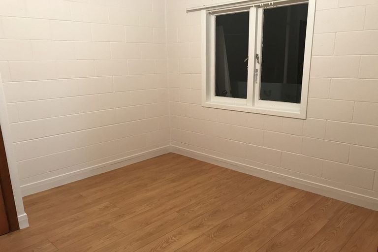 Photo of property in 10 Kereru Street, Henderson, Auckland, 0612