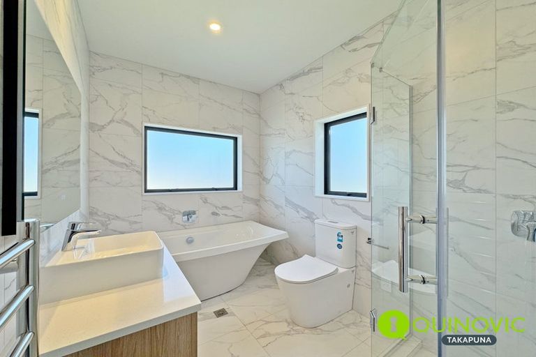 Photo of property in 7d Buisson Glade, West Harbour, Auckland, 0618