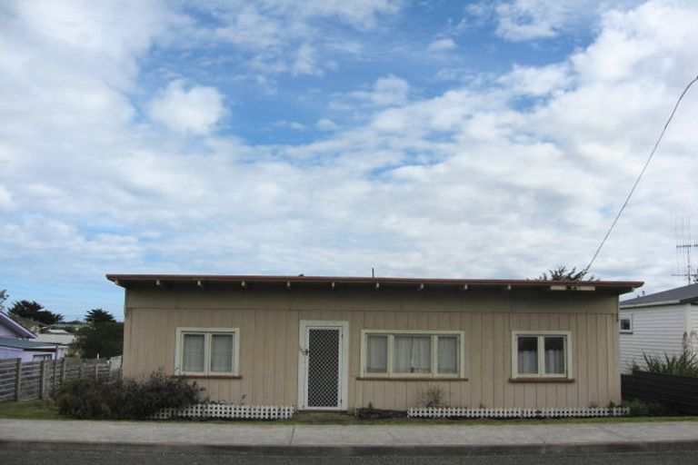 Photo of property in 105 Kahukura Avenue, Waitarere Beach, Levin, 5510