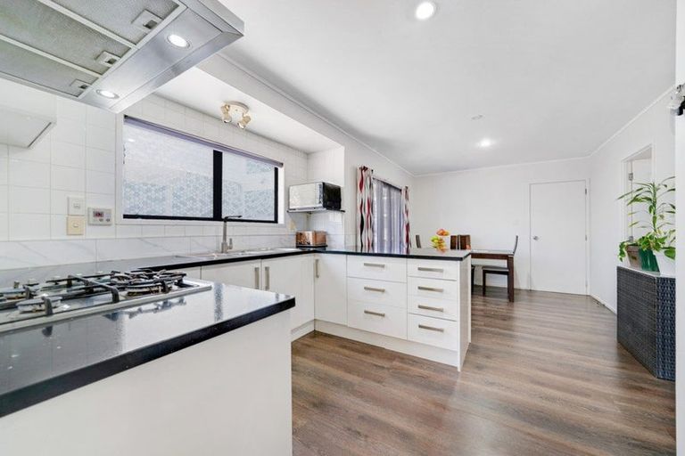 Photo of property in 36 Eugenia Rise, Totara Heights, Auckland, 2105