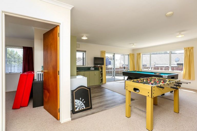 Photo of property in 17 Kowhai Street, Inglewood, 4330