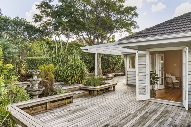 Photo of property in 1/53 Corunna Road, Milford, Auckland, 0620