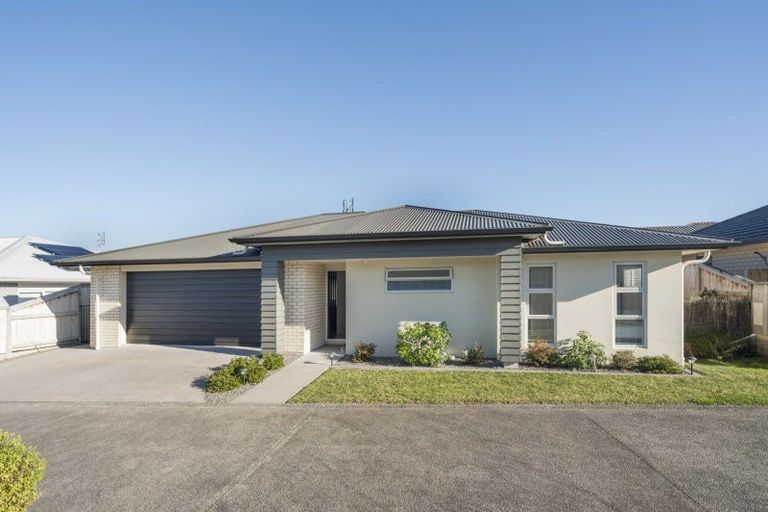 Photo of property in 43a Puhirake Crescent, Pyes Pa, Tauranga, 3112
