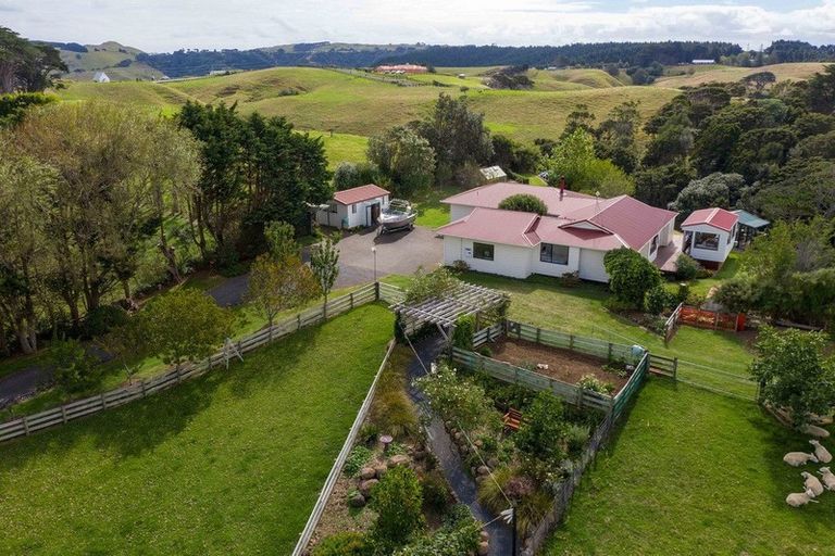 Photo of property in 1124 Awhitu Road, Pollok, Waiuku, 2683