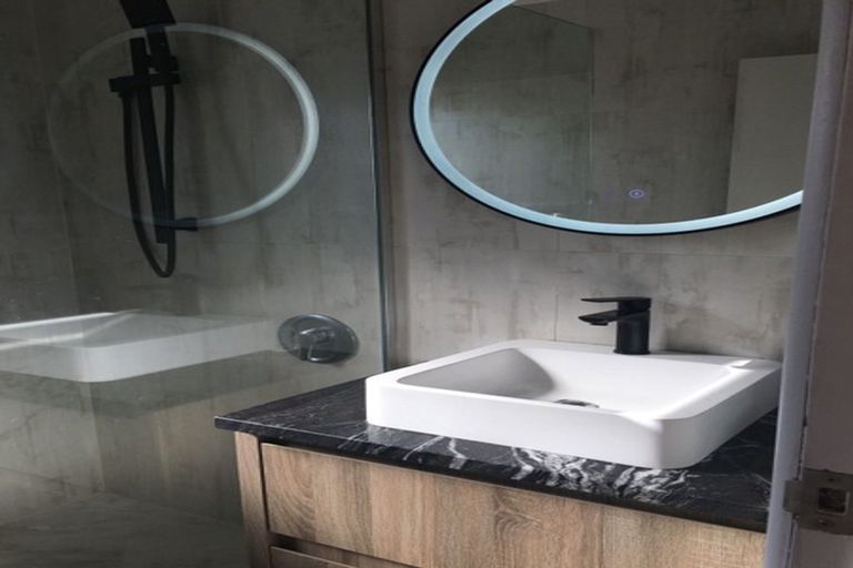 Photo of property in 2/2 Camelot Place, Glenfield, Auckland, 0629