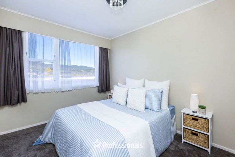 Photo of property in 19 Sunnyview Drive, Brown Owl, Upper Hutt, 5018