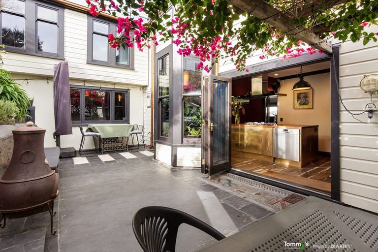 Photo of property in 12 Stafford Street, Mount Victoria, Wellington, 6011